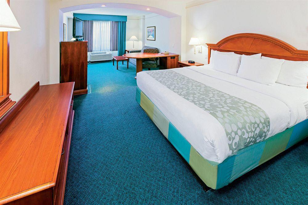 Hotel La Quinta By Wyndham San Antonio Airport Exterior foto