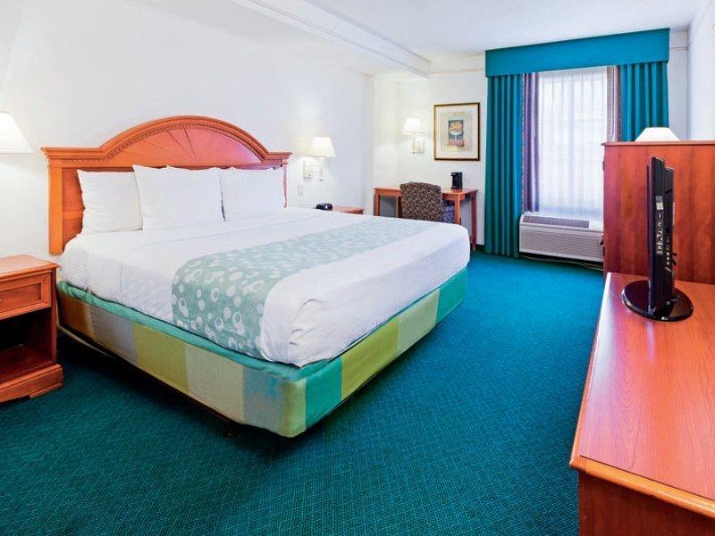 Hotel La Quinta By Wyndham San Antonio Airport Exterior foto